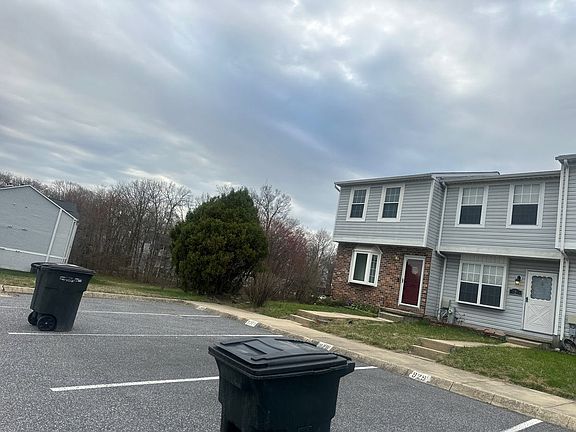5th image of 929 N Olive Branch Ct