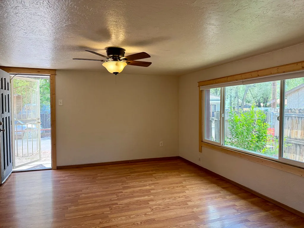 3 bed, 1100 sqft, $2,160 — Photo 2