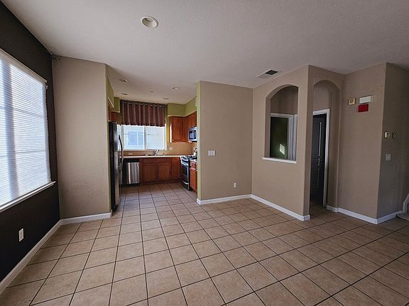 5th image of 908 Lake St