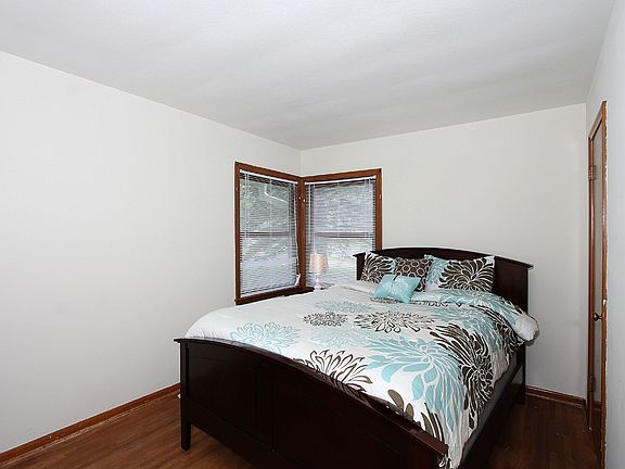 4th image of 8825 Fremont Ave S