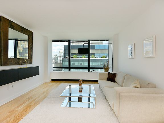4th image of 1113 York Ave APT 20A