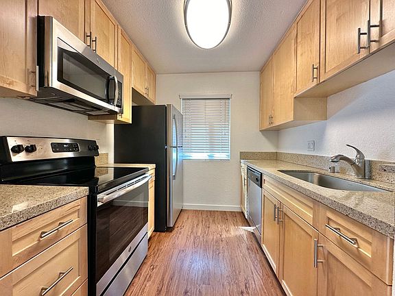 3rd image of 4447 49th St APT 7