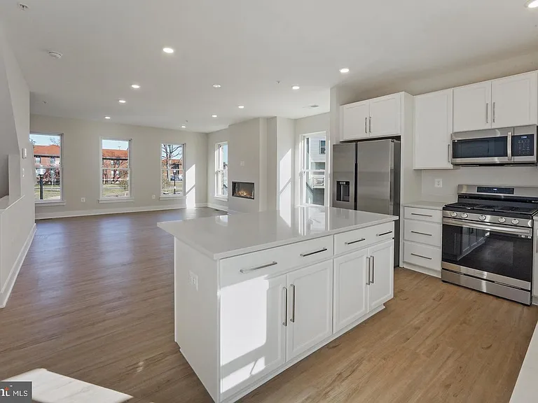 945 Sycamore Dr SE — Photo 9