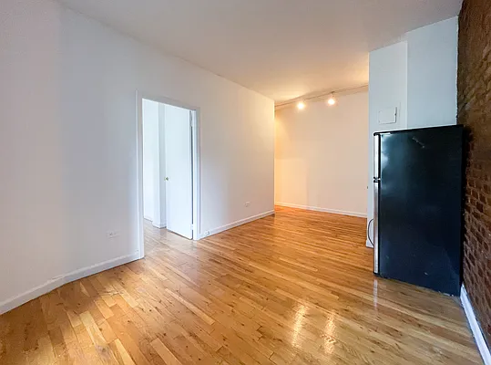 Rented by Kahen Properties | media 13