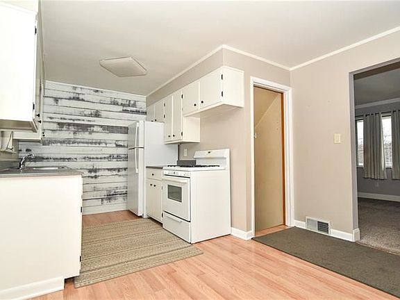 3rd image of 182 Chapel Dr