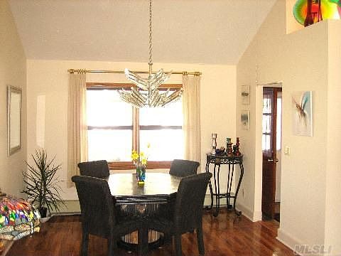 5th image of 19 Bruce Ln