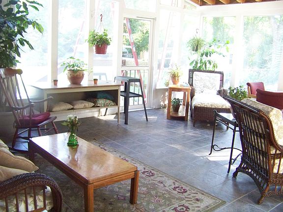 tiled screened porch