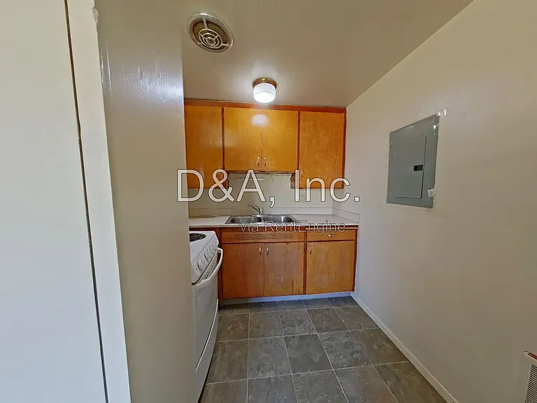 435 SW 9th St — Photo 4