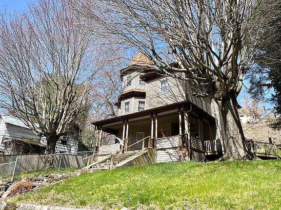 2nd image of 820 Virginia Ave NW