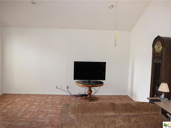 3rd image of 108 Stonewood Pl