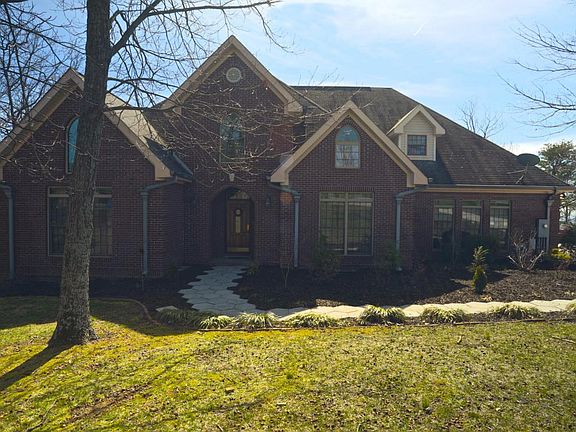 3rd image of 918 Rose Marie Ct