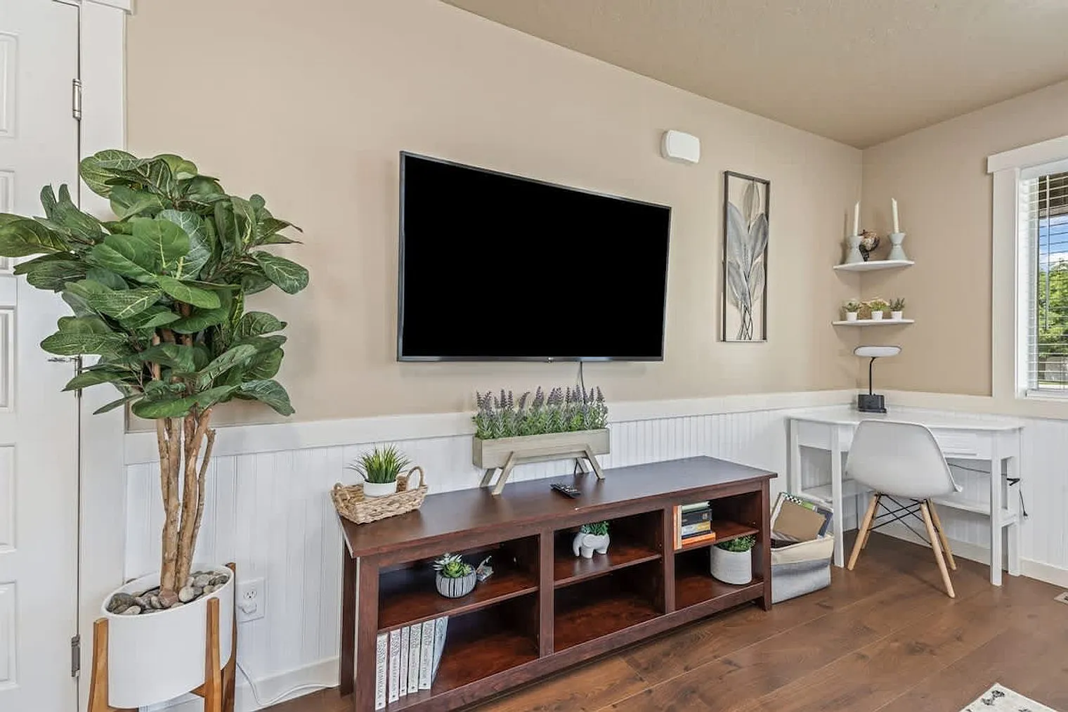 2 bed, 2.0 bath, 957 sqft, $4,205 — Photo 2