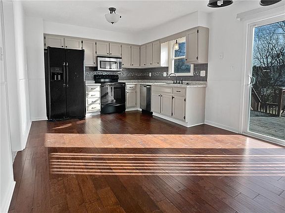 3rd image of 1101 W Elm Ter