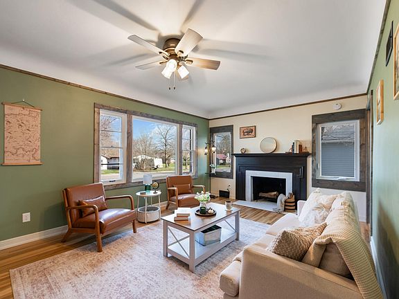 5th image of 809 7th St NE