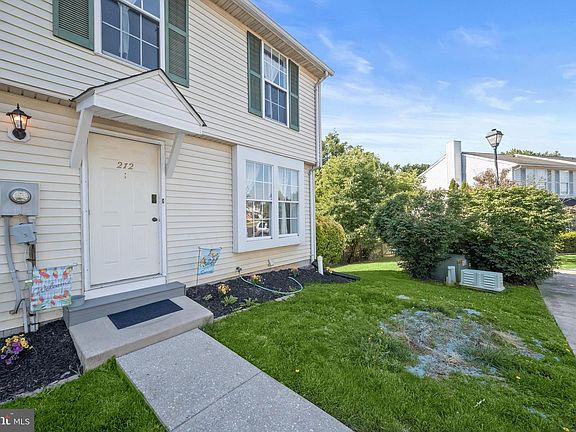 3rd image of 212 Lily Ct