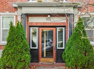 905 NE 43rd St APT 207, Seattle, WA 98105