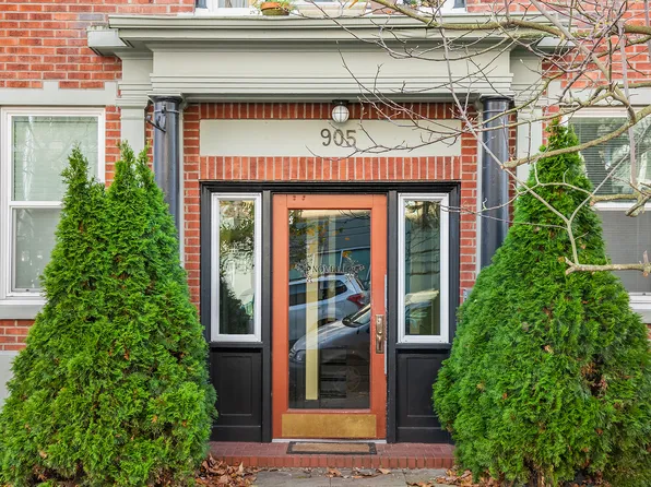 905 NE 43rd St APT 207, Seattle, WA 98105