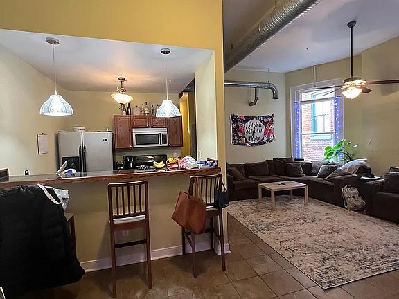 2nd image of 1012 W Franklin St APT 2