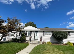 30 Grissom Dr, Stratford, CT 06614