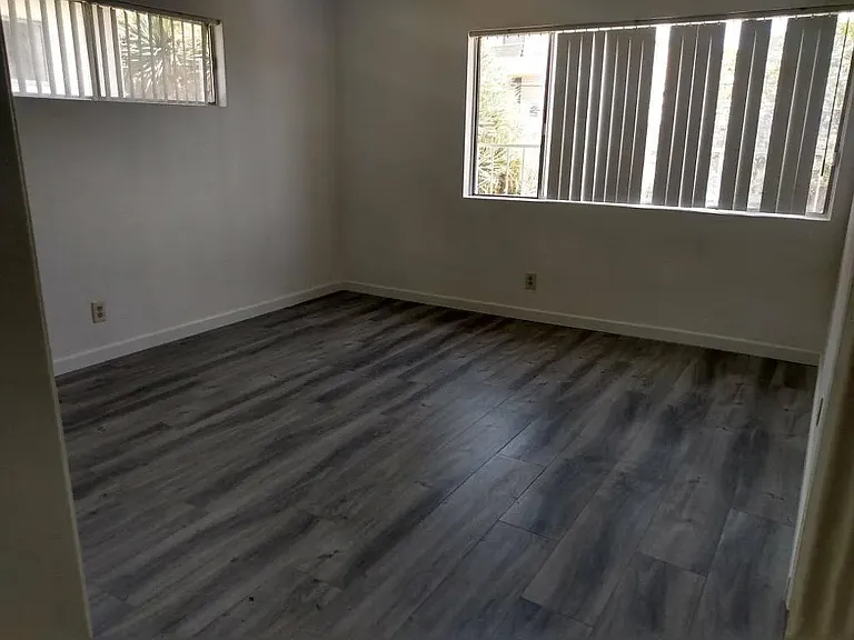 1329 S Saltair Ave #4 — Photo 4