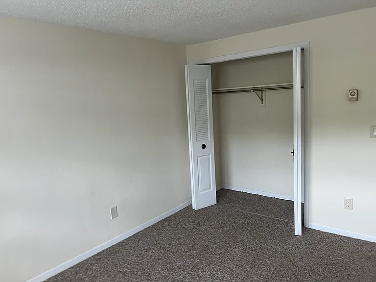 Holly Brook Apartments — Photo 21