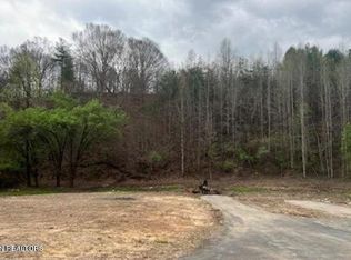 133 Keys Dr, Harriman, TN 37748