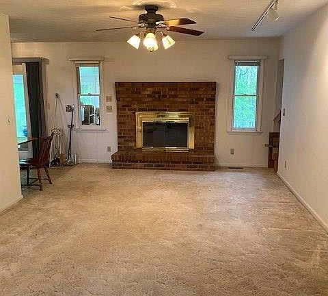 4th image of 478 Breezy Estates Dr