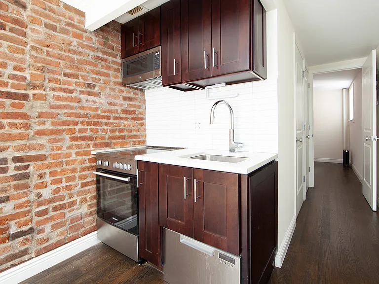 27 Avenue C #R3 — Photo 2