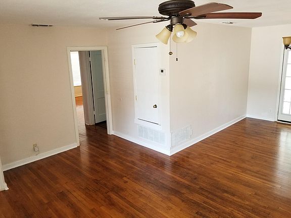 5th image of 150 Belfast Dr