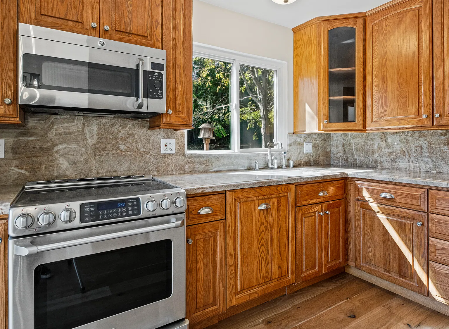 2 bed, 1.5 bath, 1182 sqft, $4,500 — Photo 4
