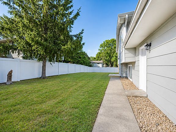 5th image of 2113 109th Ave NW
