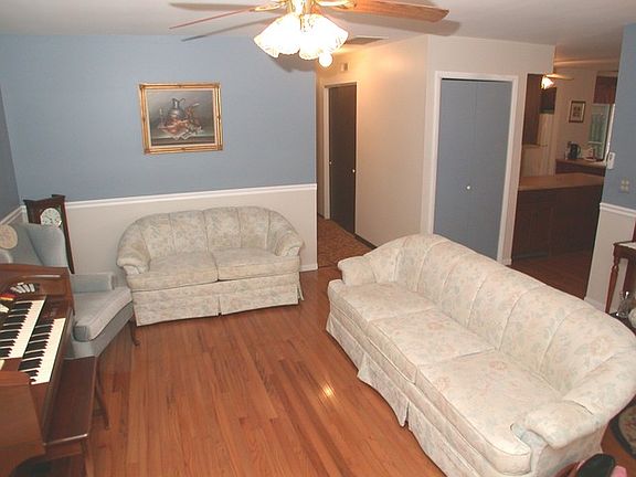 4th image of 315 Wellington Dr