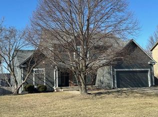 5002 Woodsonia Dr, Shawnee, KS 66226