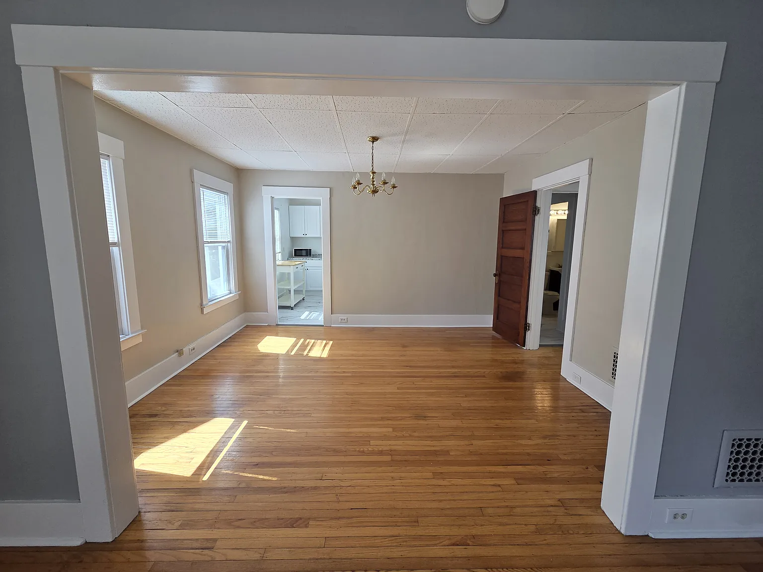 2 bed, 1050 sqft, $1,600 — Photo 4