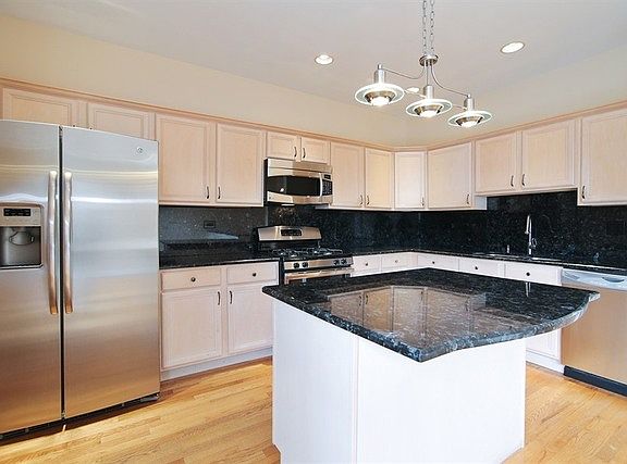 3rd image of 2761 Langley Cir