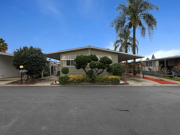 5th image of 494 Venecia Dr