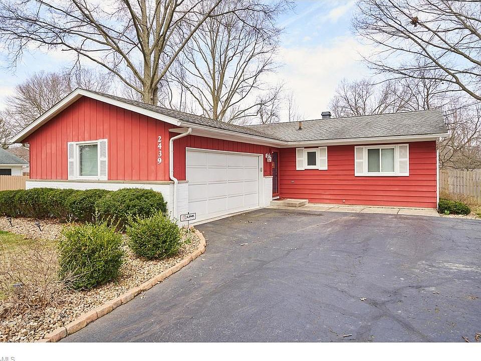 1st image of 2439 Applewood Dr