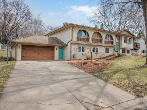 9240 Chesshire Ln N, Maple Grove, MN 55369