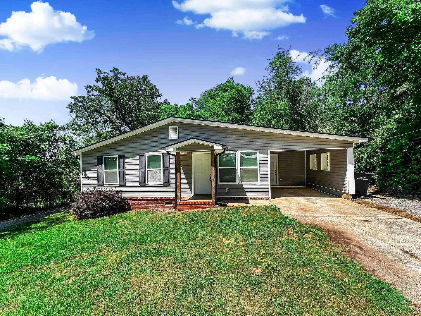 Fantastic Like New 3 BR/1 BA Ranch in Cartersville! — Photo 2