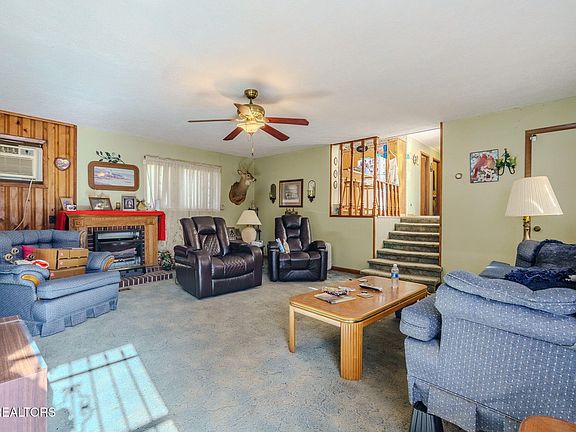 3rd image of 550 Lower Rd