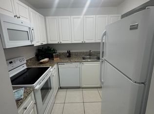 9516 Fontainebleau Blvd #202, Miami, FL 33172