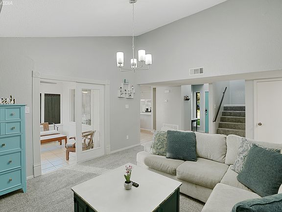 4th image of 2825 Vancouver Dr #6