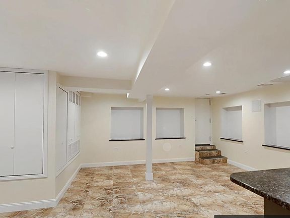 3rd image of 25 Saint Marys Ct #12