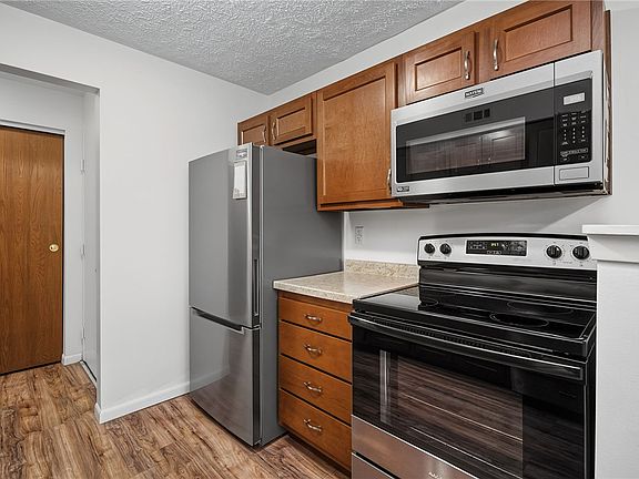 4th image of 3942 Mack Rd APT 15