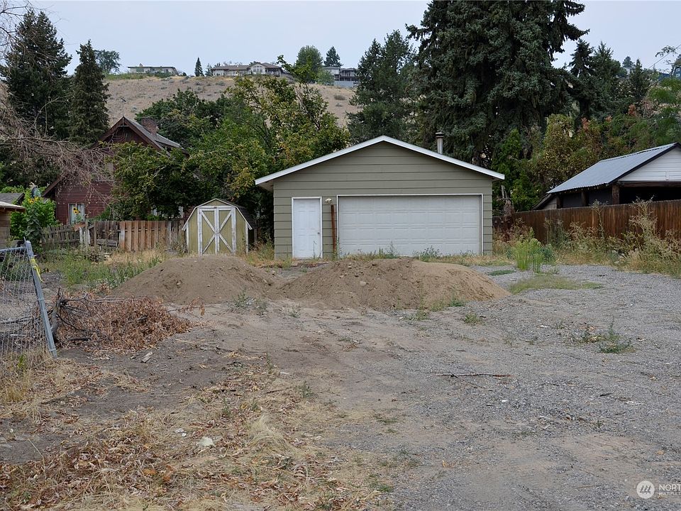 1st image of 215 5th Avenue N