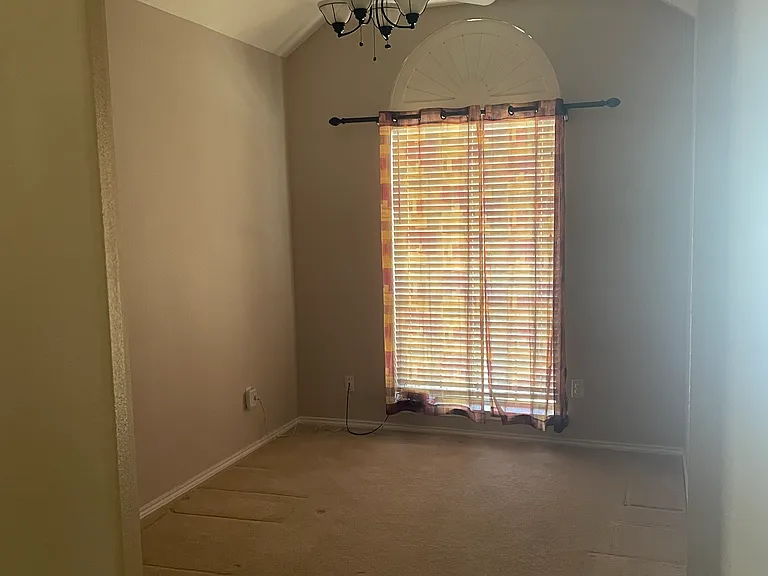 220 E Creekview Dr — Photo 12
