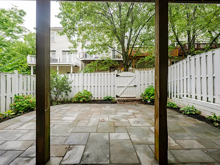 2714 Earls Ct — Photo 31