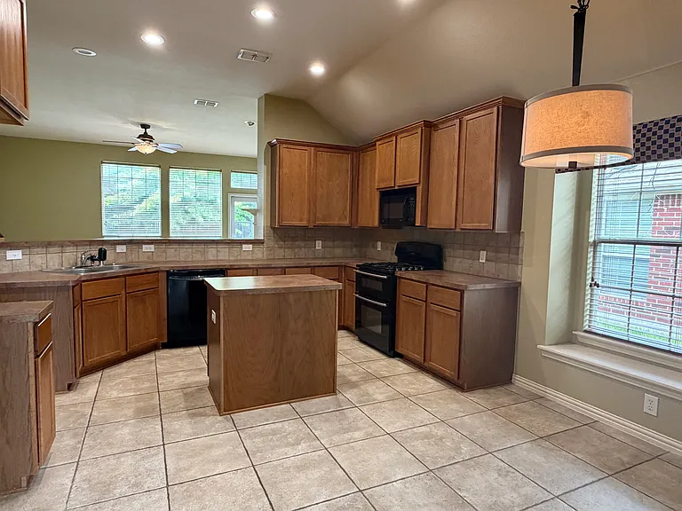 6517 Briar Lake Trl — Photo 8