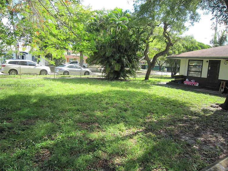 522 N 19th Ave #5 — Photo 15