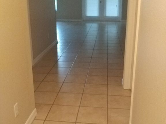5th image of 647 SE 13th Pl